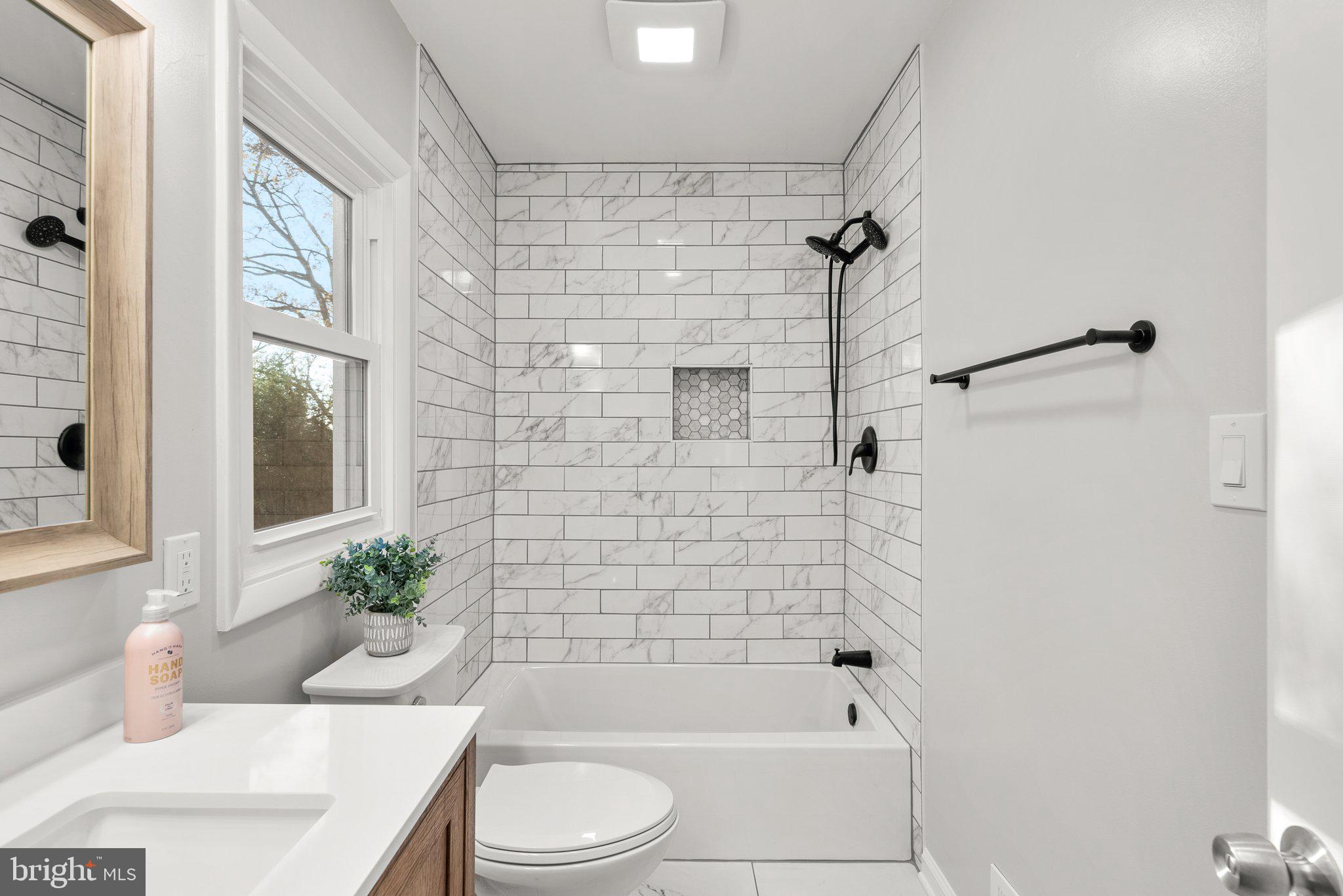 5813 Quintana STREET