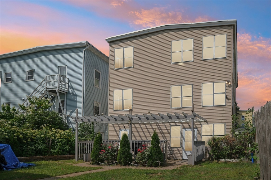 35 Edwards St