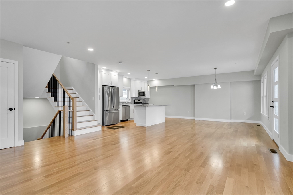 56 Franklin St # B