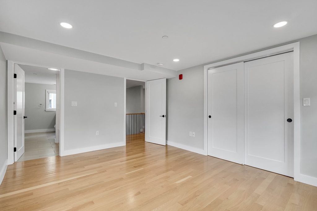 56 Franklin St # B