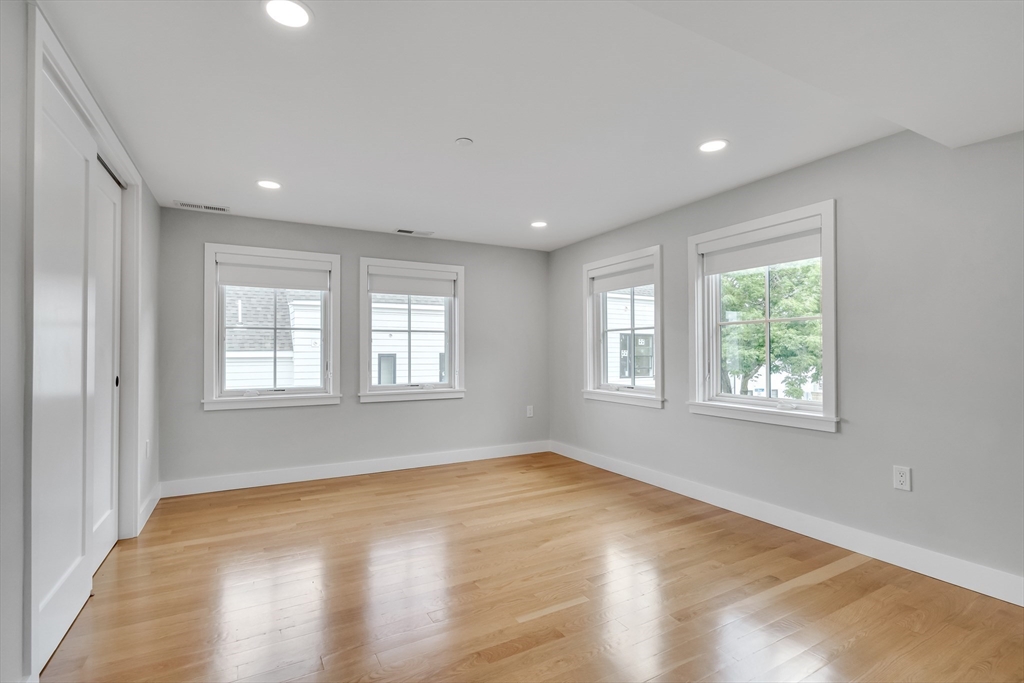 56 Franklin St # B