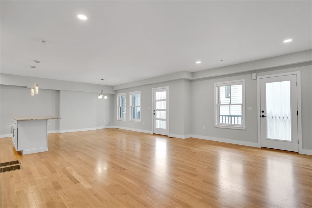 56 Franklin St # B