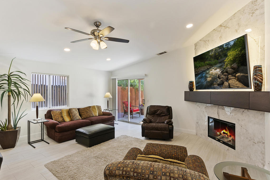 53675 Avenida Martinez