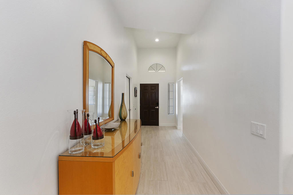 53675 Avenida Martinez