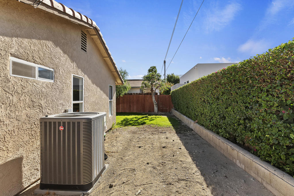 53675 Avenida Martinez