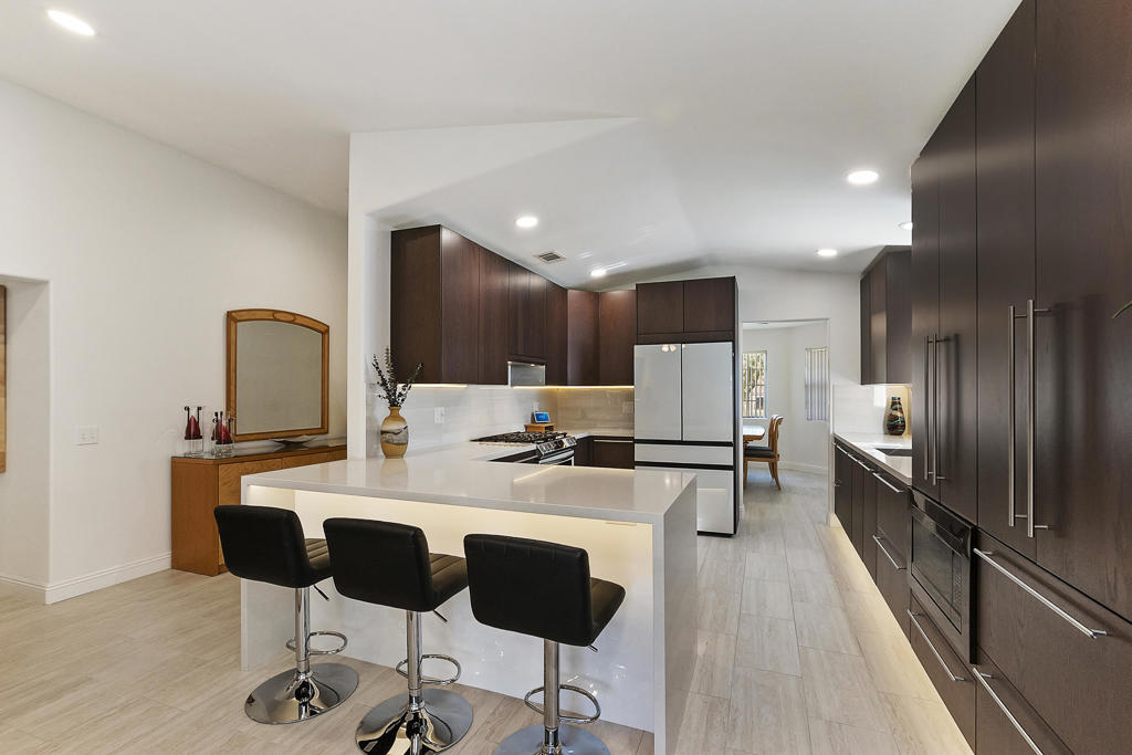 53675 Avenida Martinez