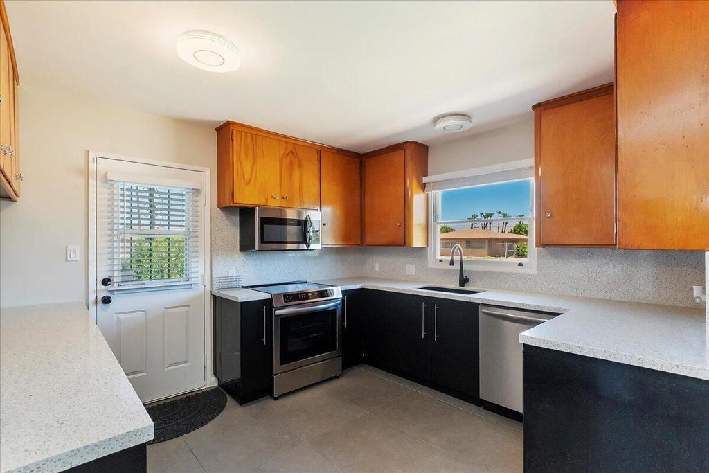 82013 Sierra Avenue A