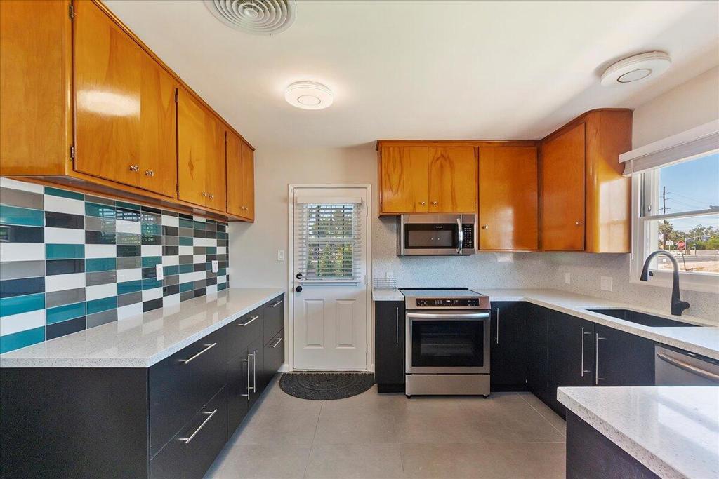 82013 Sierra Avenue A