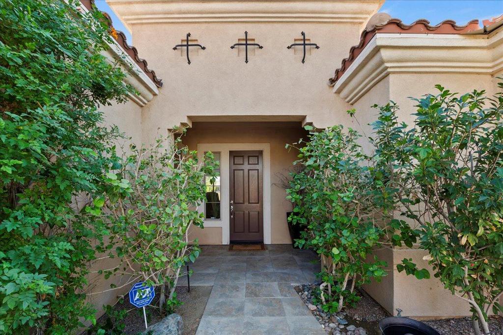 81091 Avenida Tres Lagunas