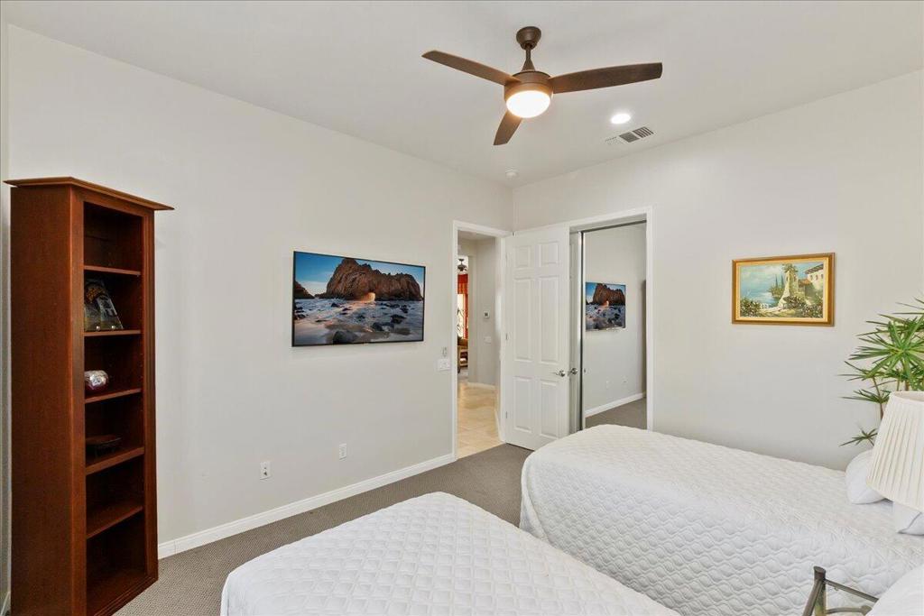 81091 Avenida Tres Lagunas