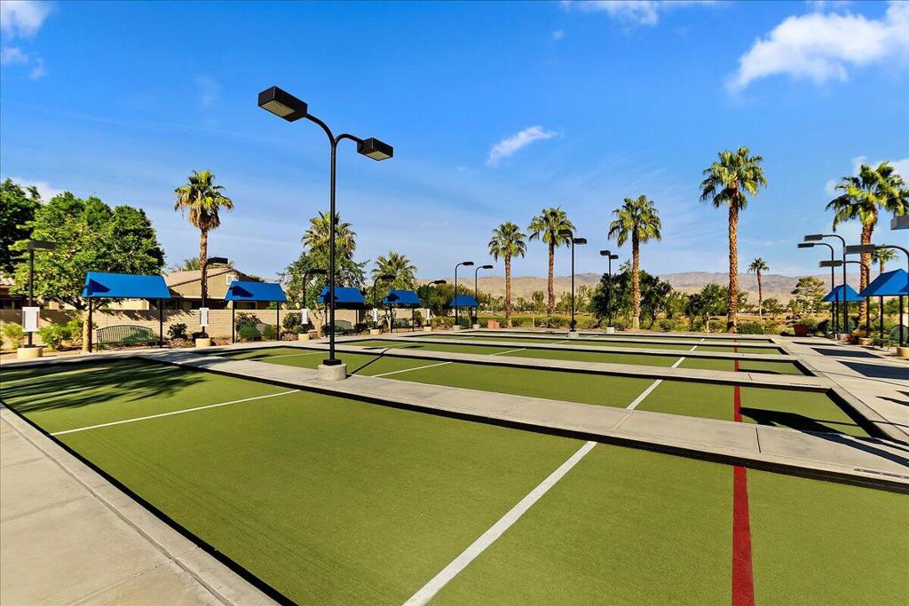 81091 Avenida Tres Lagunas