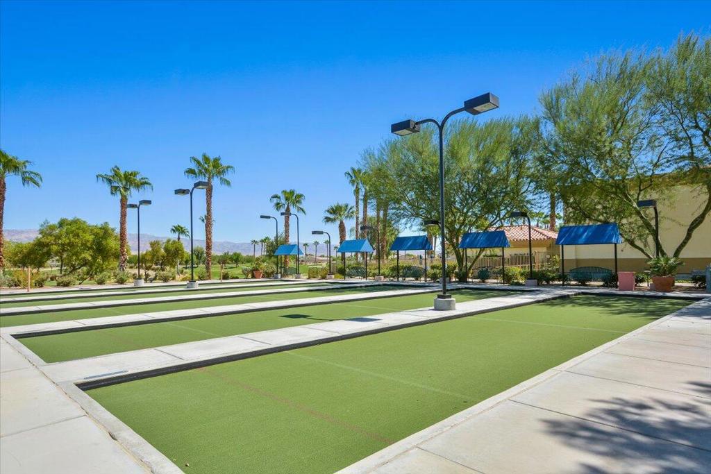 81091 Avenida Tres Lagunas