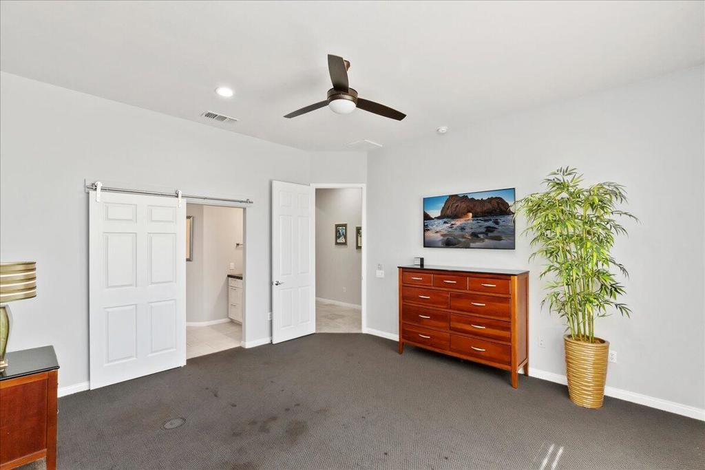 81091 Avenida Tres Lagunas