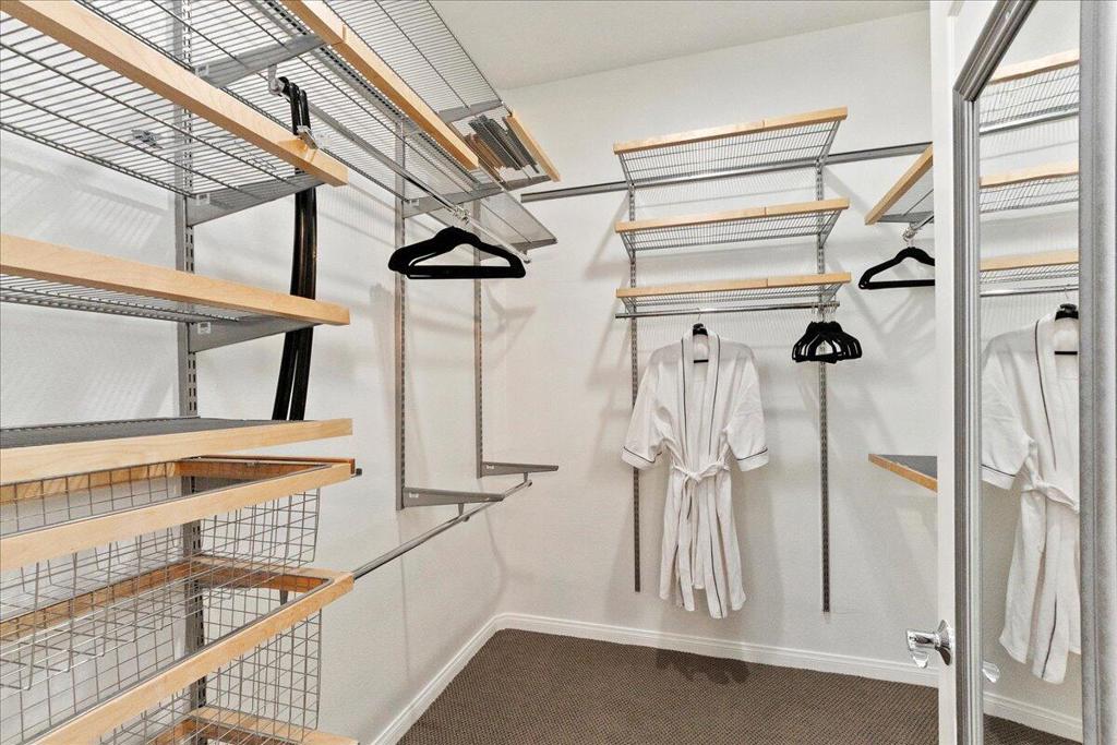 81091 Avenida Tres Lagunas