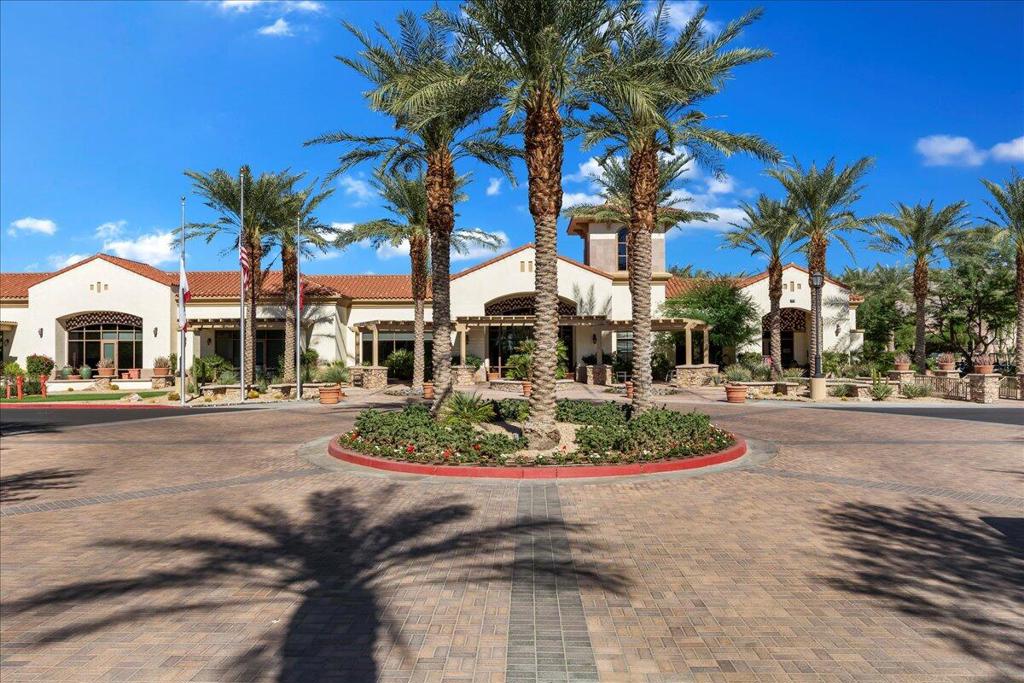 81091 Avenida Tres Lagunas