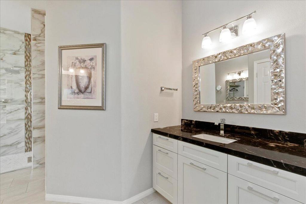 81091 Avenida Tres Lagunas