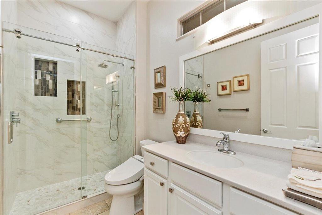 81091 Avenida Tres Lagunas