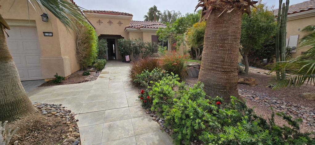 81091 Avenida Tres Lagunas