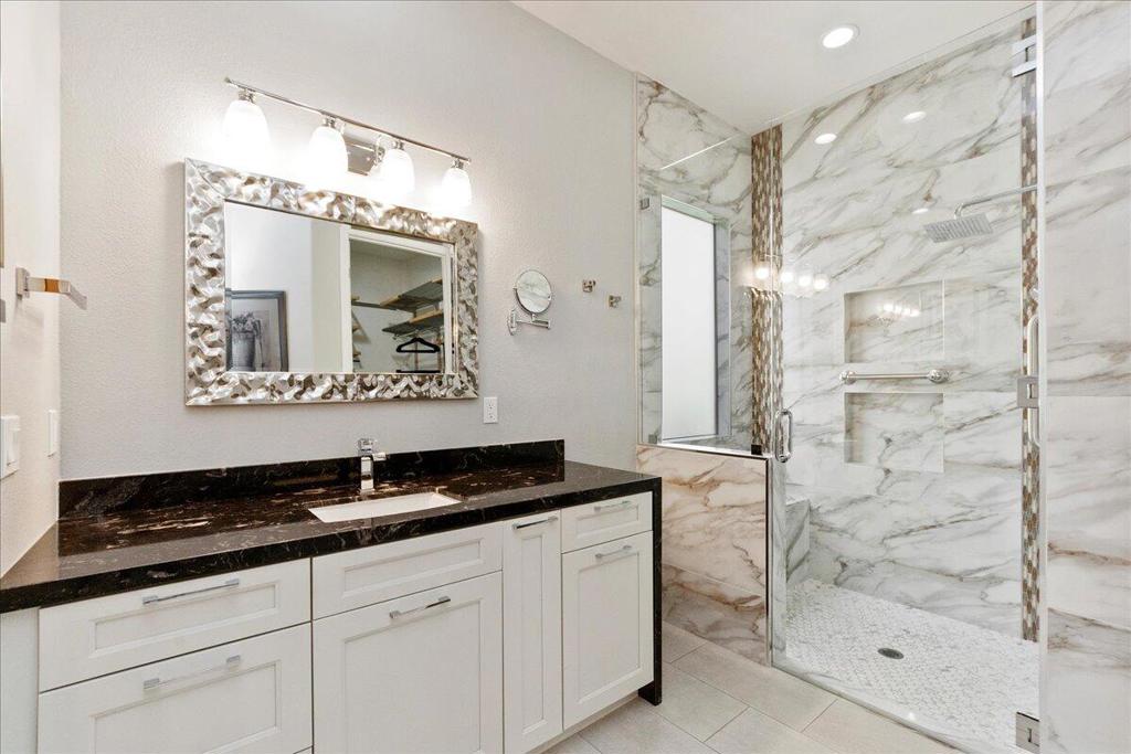 81091 Avenida Tres Lagunas