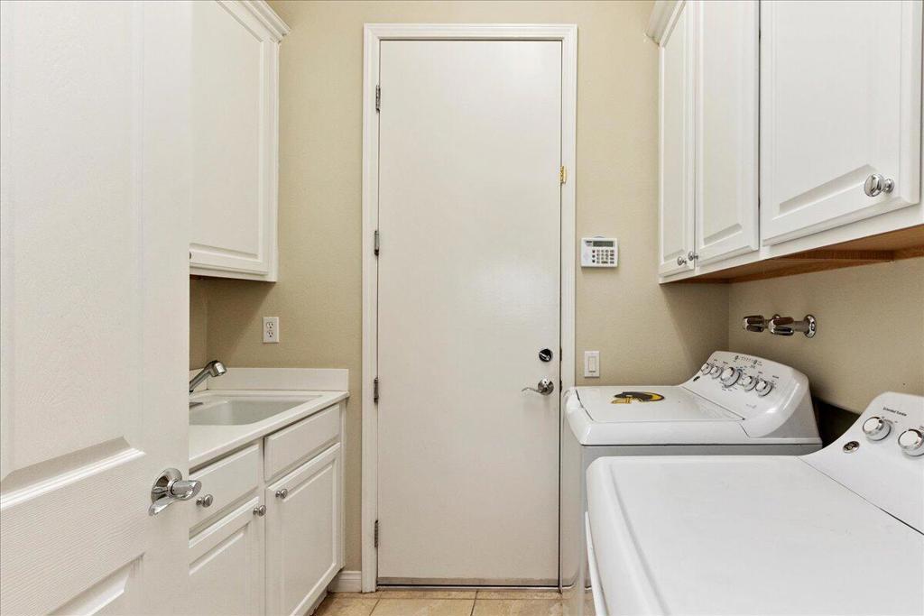 81091 Avenida Tres Lagunas