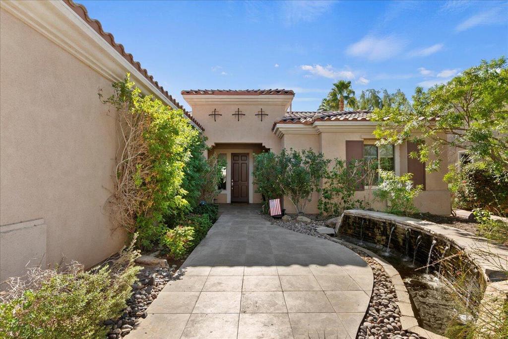 81091 Avenida Tres Lagunas