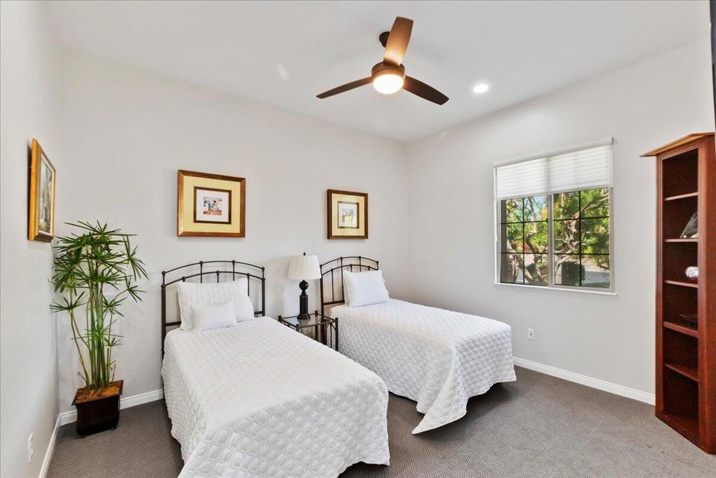 81091 Avenida Tres Lagunas