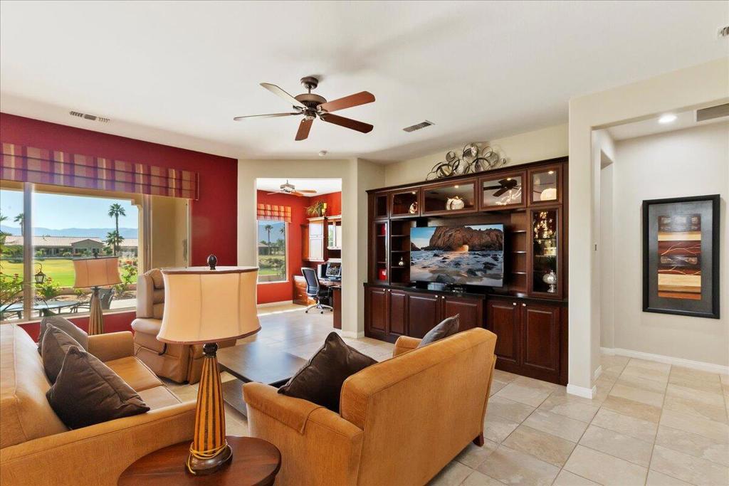 81091 Avenida Tres Lagunas