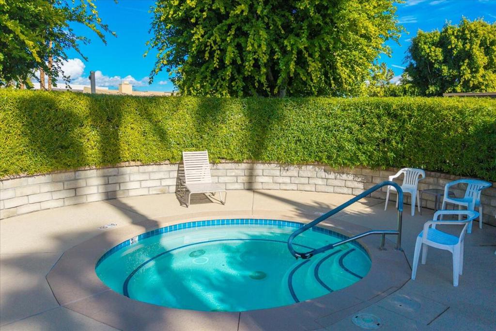 1293 Tiffany Circle N