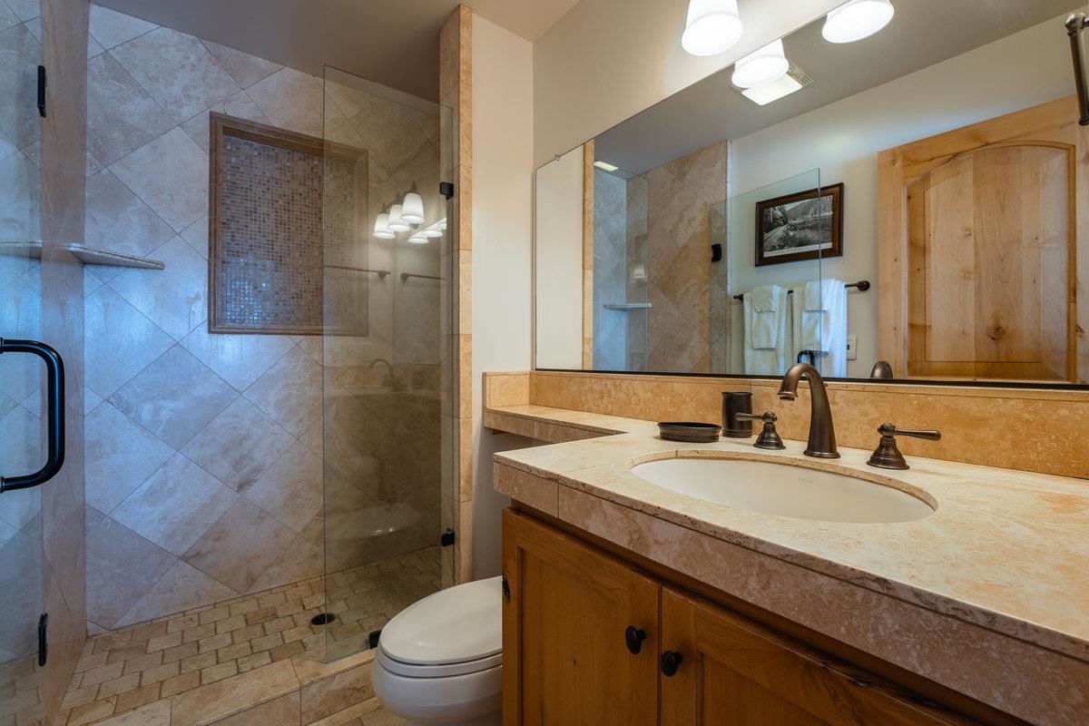 270 N North Lake Boulevard Unit: 39