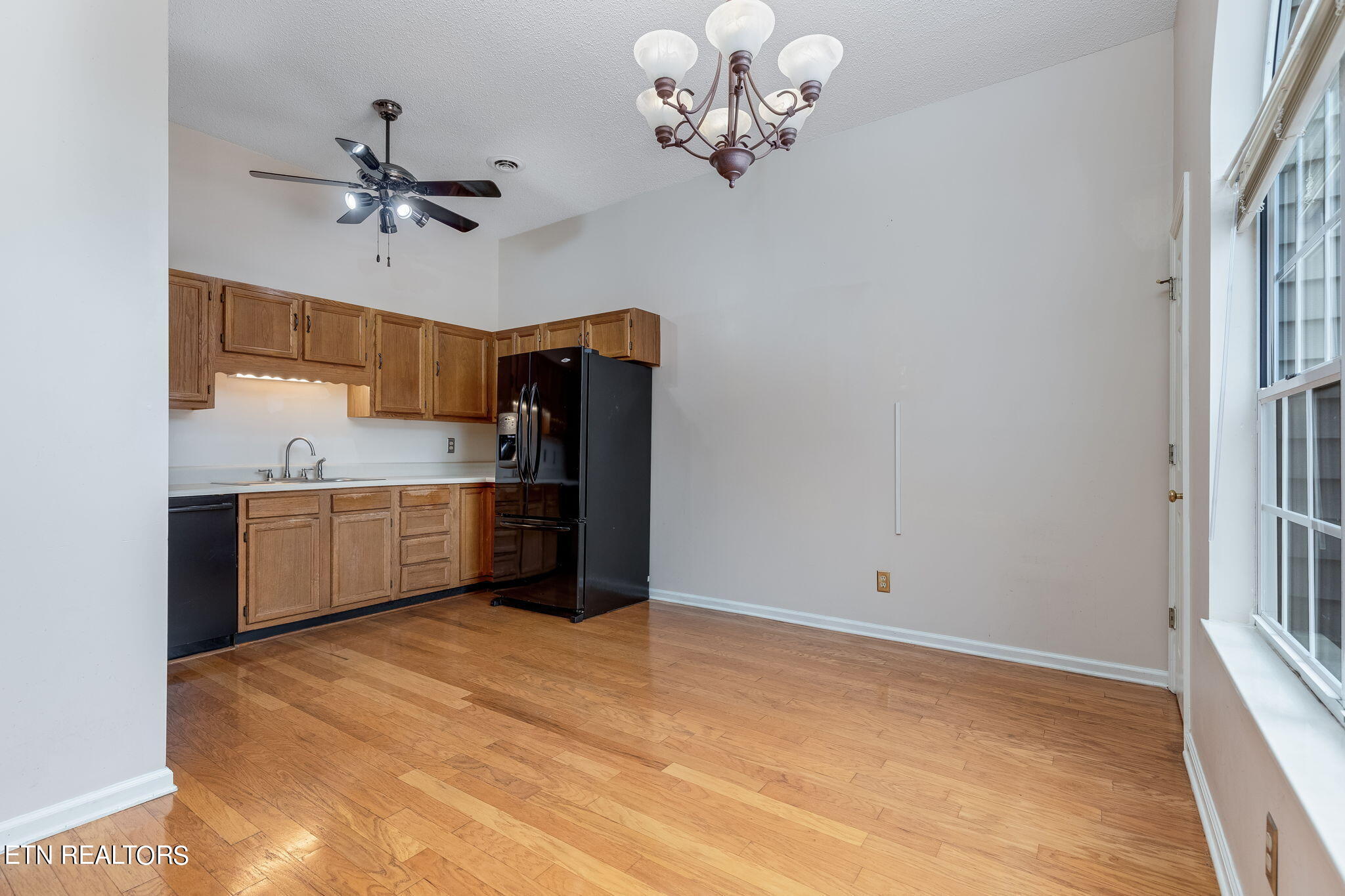 5201 Vanardo Way