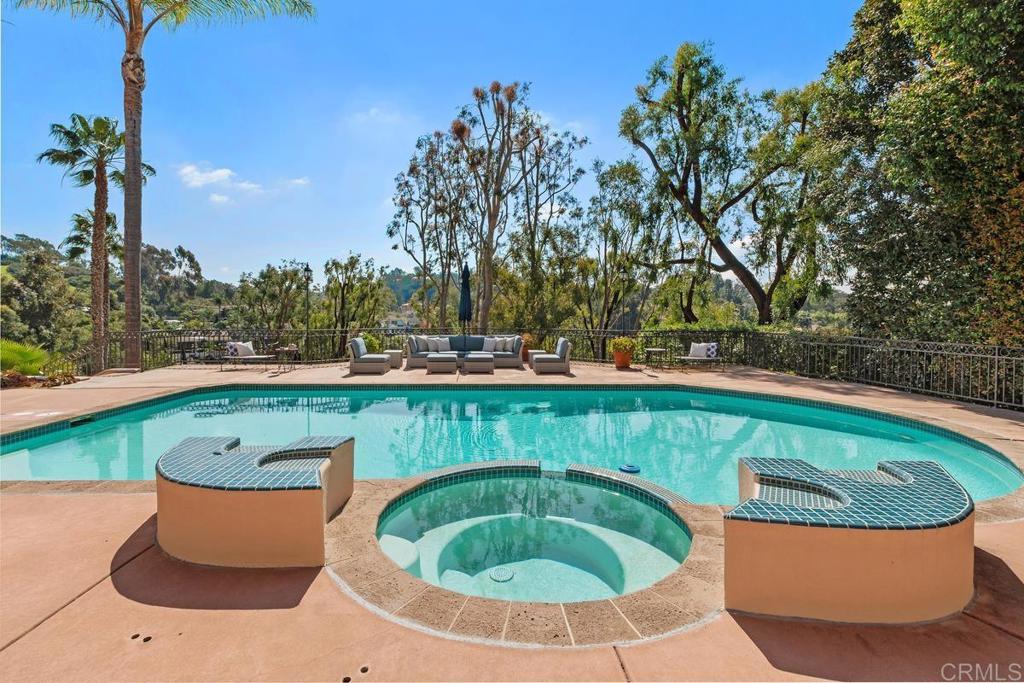 17249 Camino De Montecillo