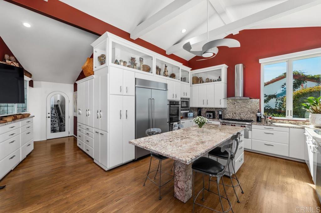 1420 La Jolla Knoll