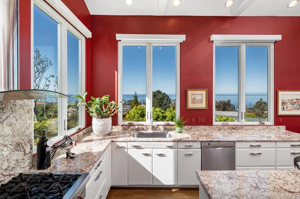 1420 La Jolla Knoll