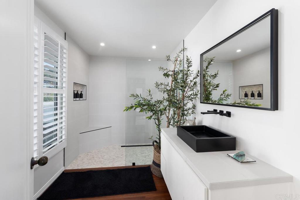 1420 La Jolla Knoll