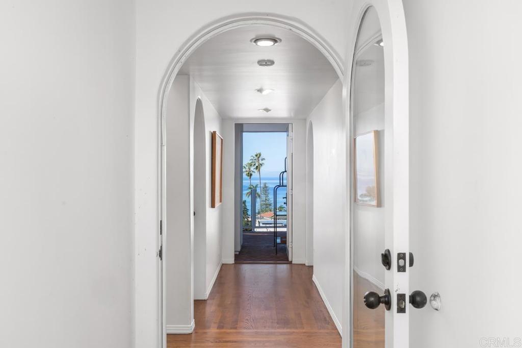 1420 La Jolla Knoll