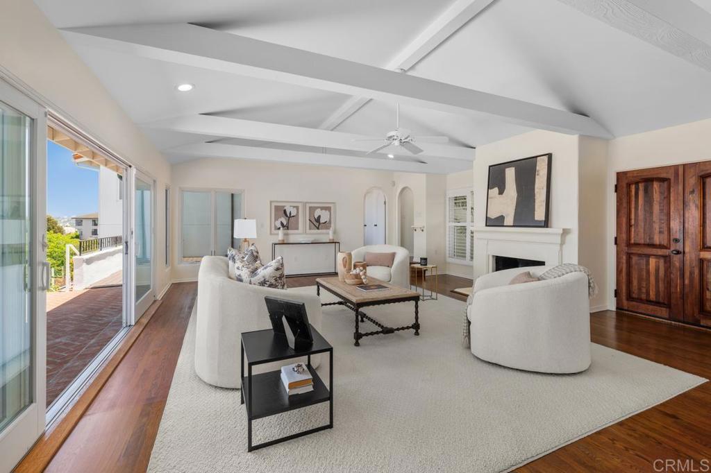 1420 La Jolla Knoll