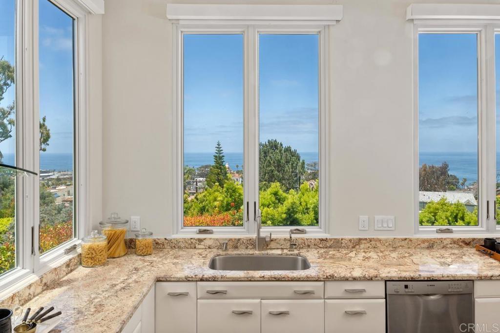1420 La Jolla Knoll