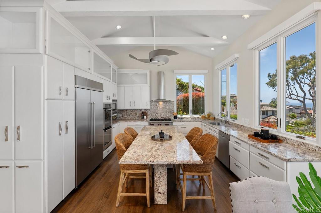 1420 La Jolla Knoll