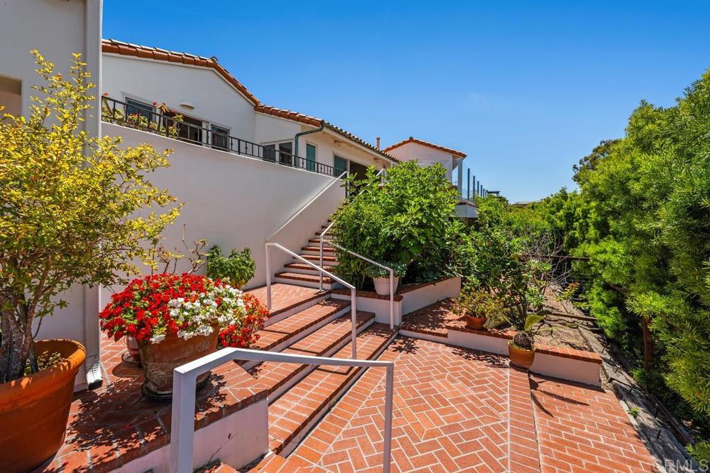 1420 La Jolla Knoll