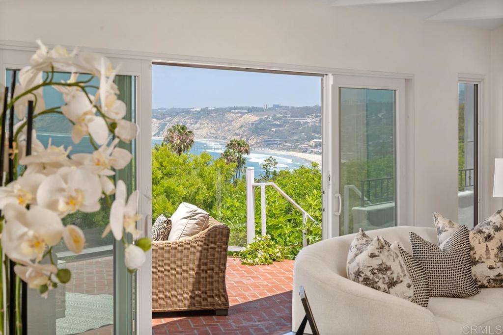 1420 La Jolla Knoll