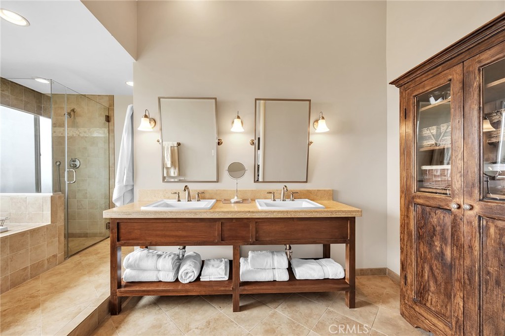 30125 Avenida Classica