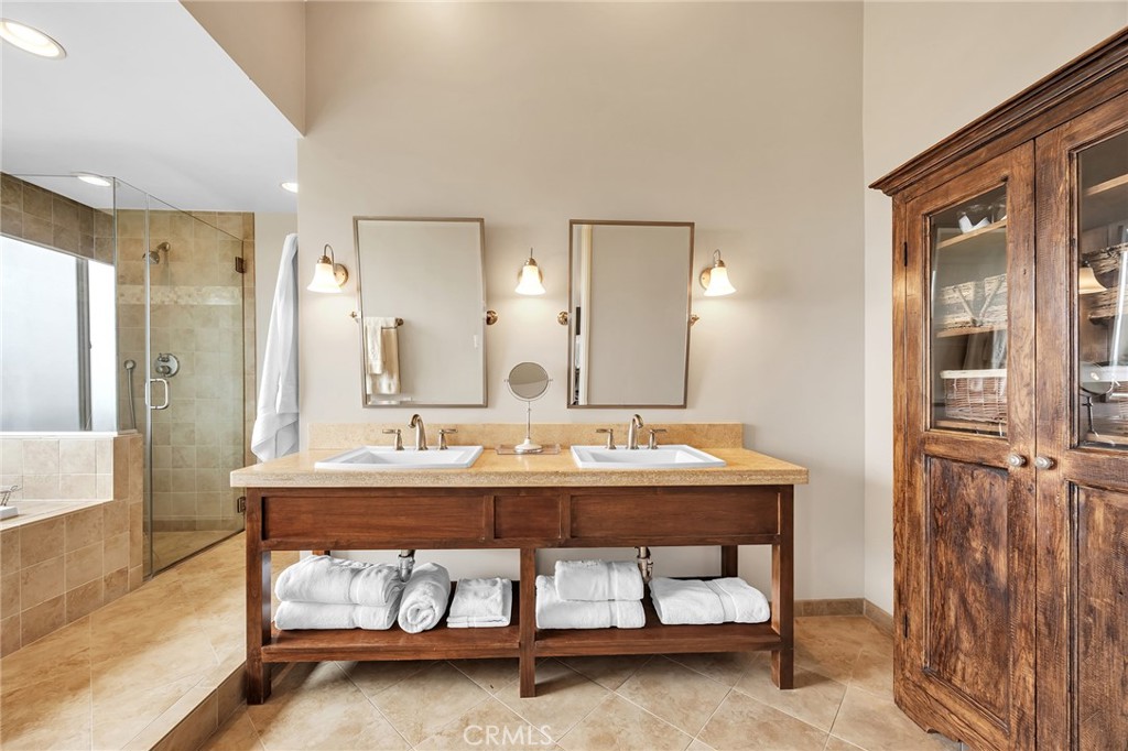 30125 Avenida Classica