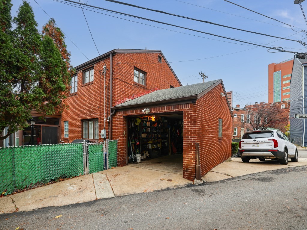 466 42nd Street