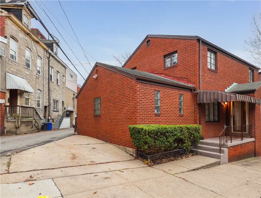 466 42nd Street