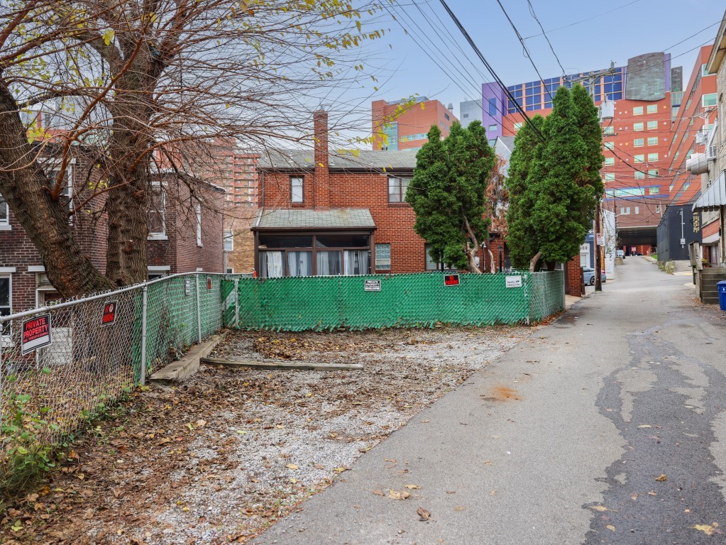 466 42nd Street