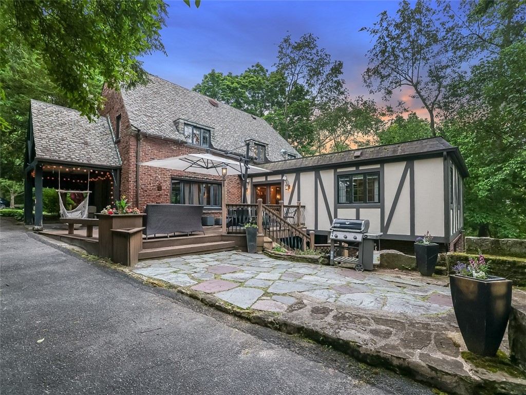 464 Avon Drive