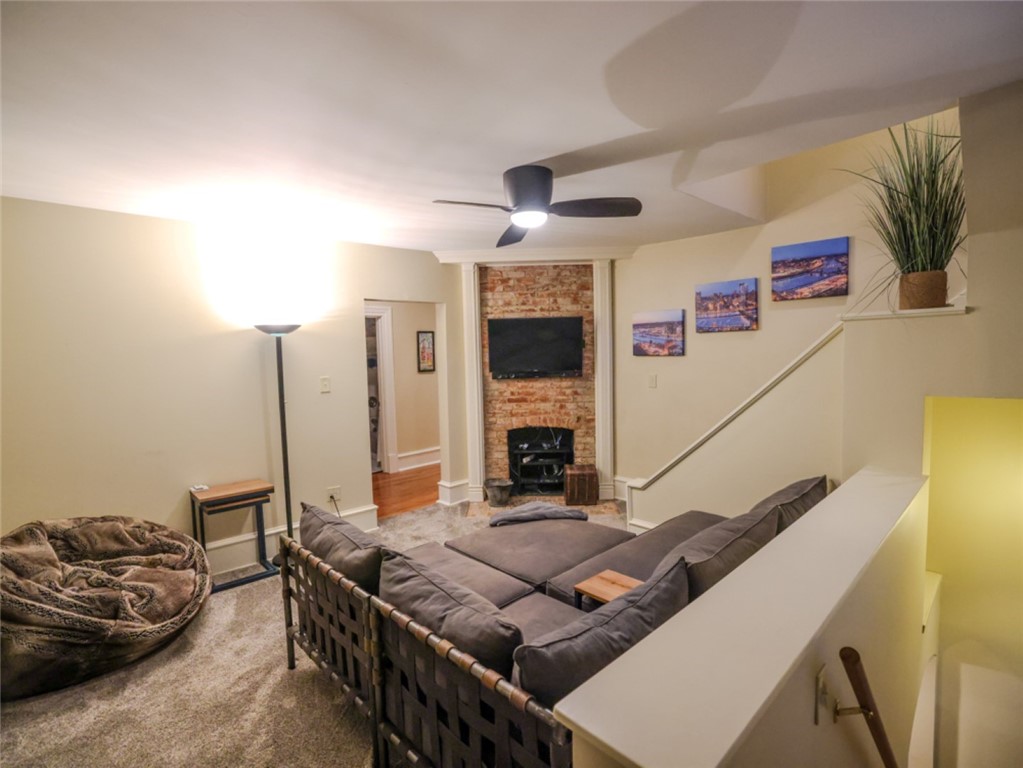 736 Orchard Terrace