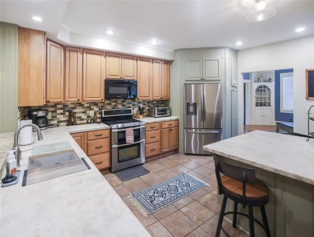 736 Orchard Terrace