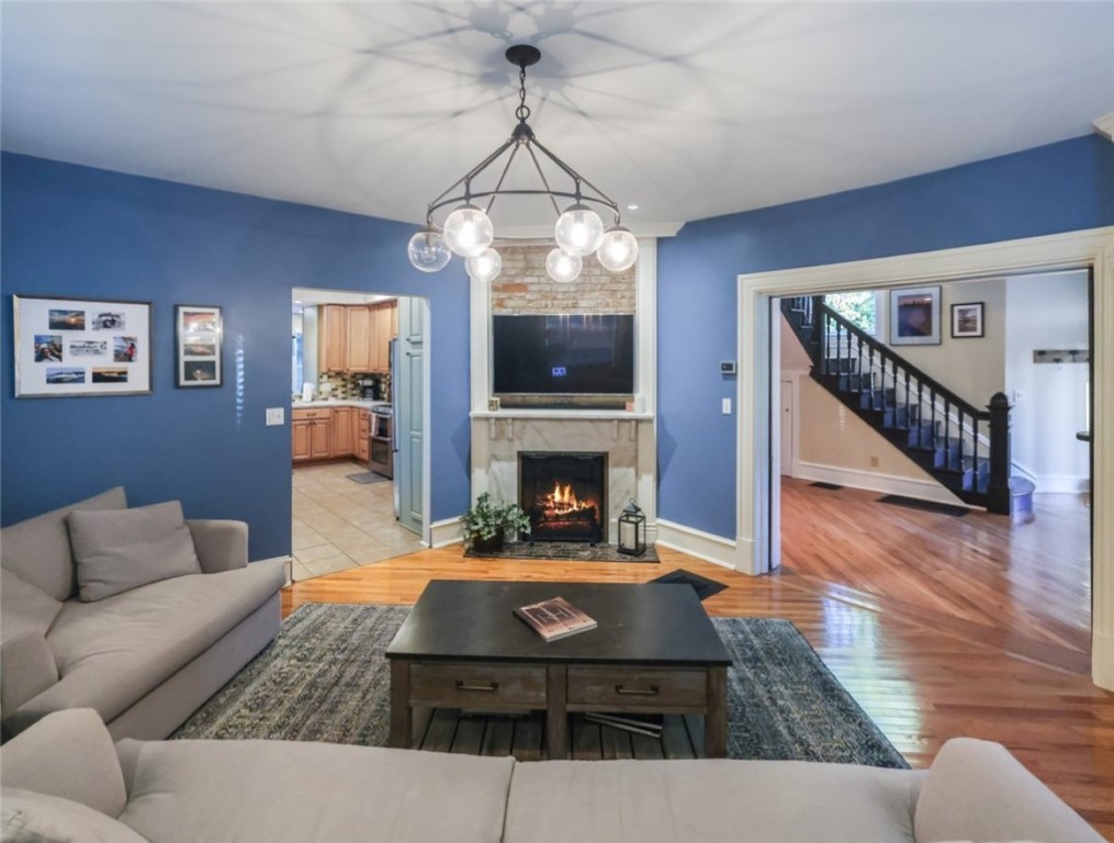 736 Orchard Terrace