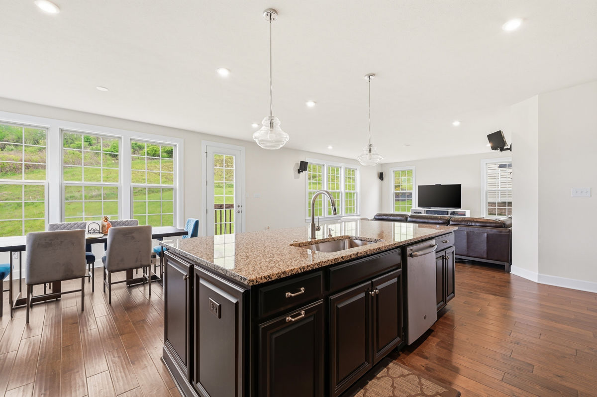 4458 Walnut Ridge CIRCLE